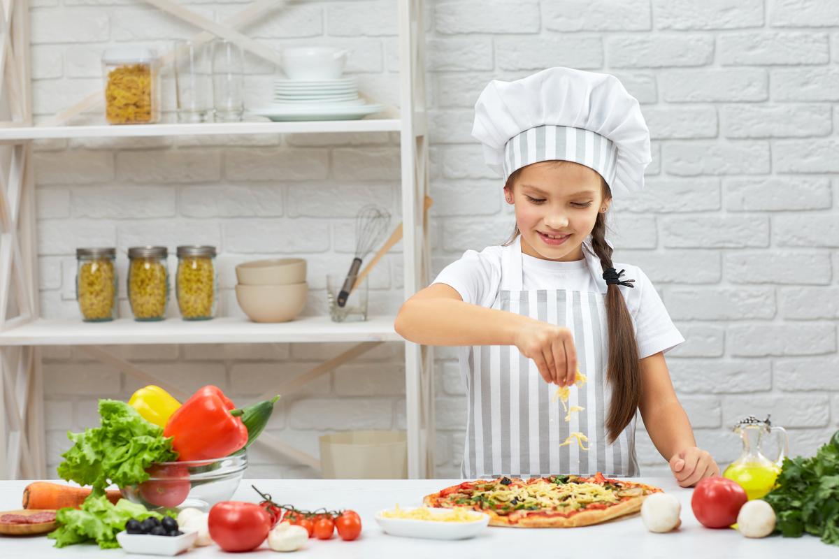 مآزر للأطفال: تشجيع الطهاة الشباب بتصميمات ممتعة وعملية