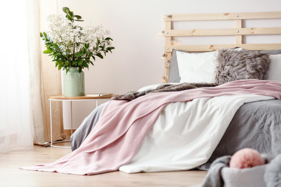 Silk vs. Cotton Bed Linen: Which Is Ideal for You?