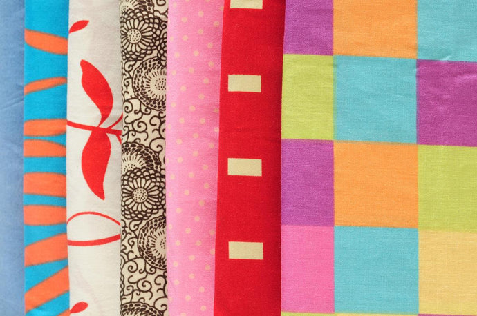 لوحة الألوان المثالية: مطابقة أغطية السرير لديكور غرفة نومك